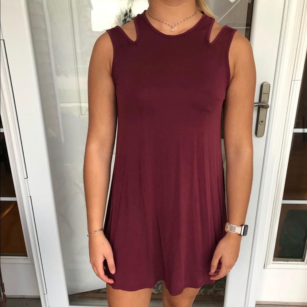 FRANCESCAS MAROON DRESS - Picture 2 of 4